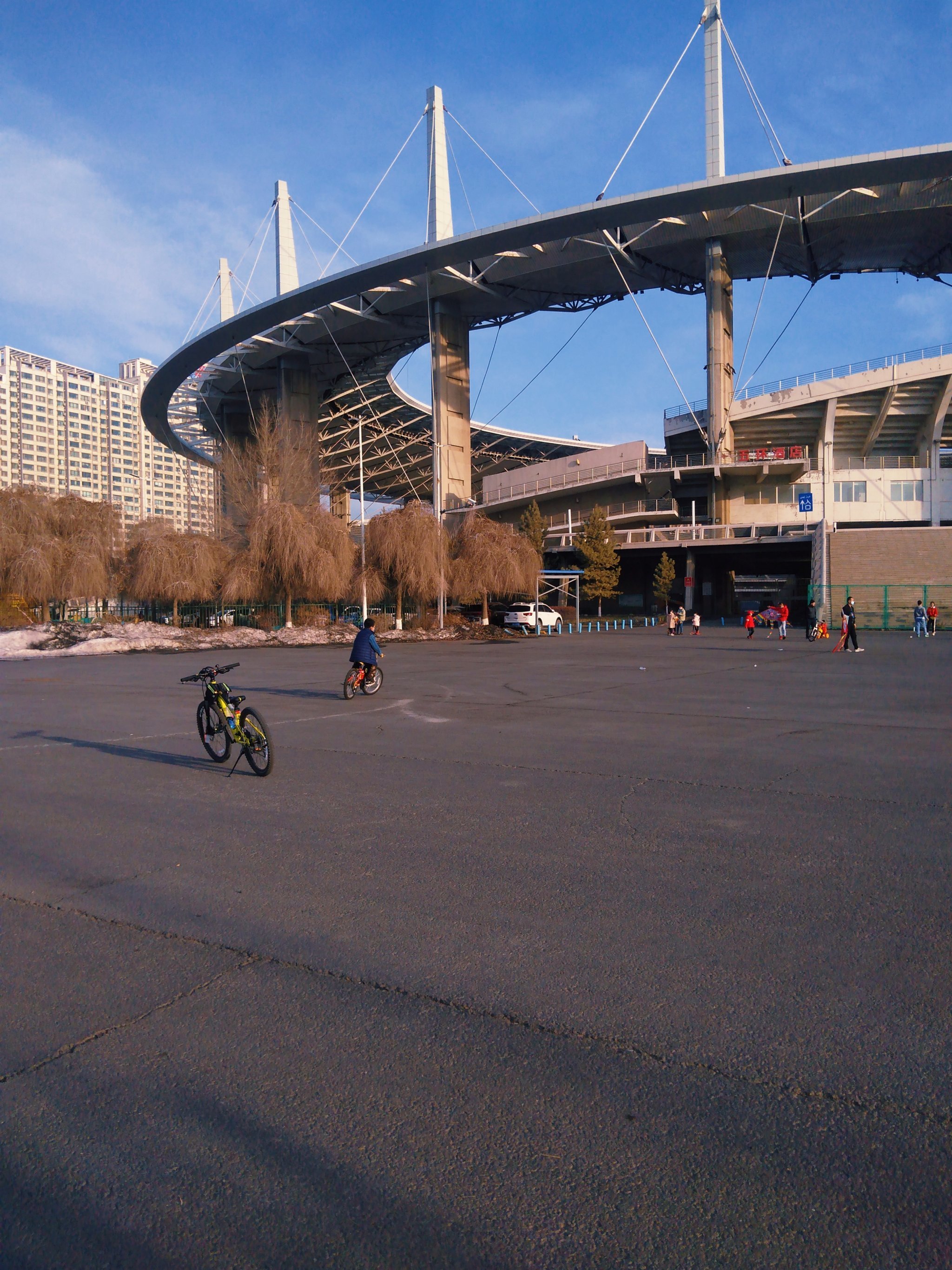 休闲游玩运动散步的二宫体育馆