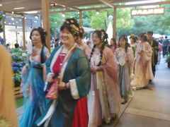 -瑞虹新天地月亮湾