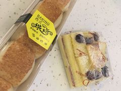 -顶东面包花园·生日蛋糕(世博店)