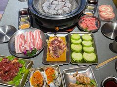 -围炉肉舍•炭烤活鳗•丹东海鲜烤肉(步行街店)