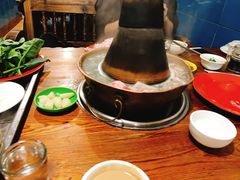-洞庭洲·防空洞火锅·烧烤·铜锅涮肉(新百广场店)