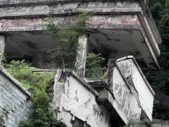 -四川汶川特大地震漩口中学遗址