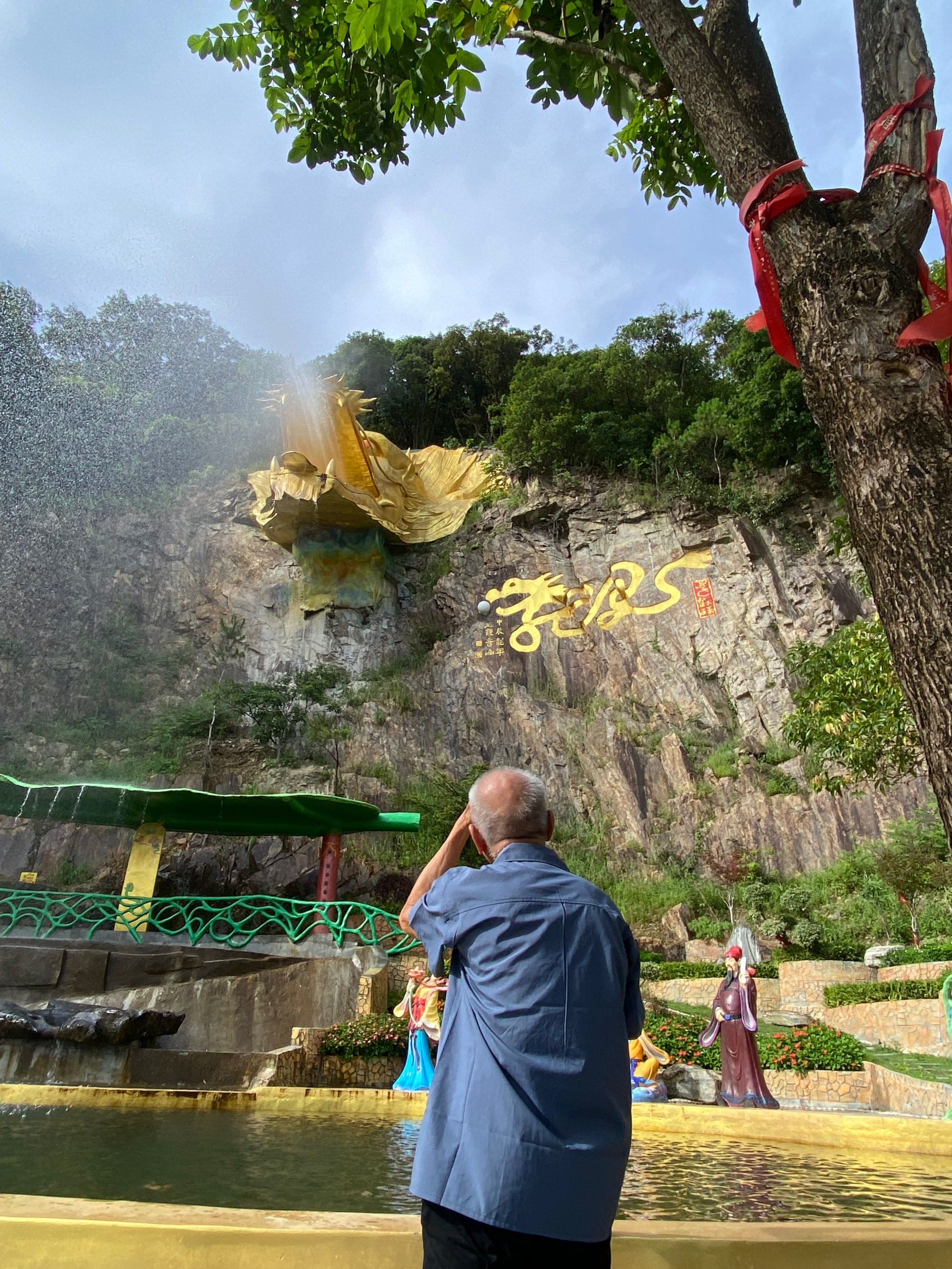 玉树龙西寺土登瀑布图片