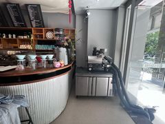 -LEO CAFE