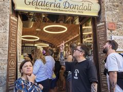 -Gelateria Dondoli