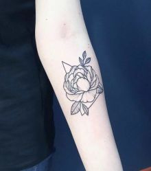 -Black Tattoo Studio