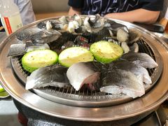 -围炉肉舍•炭烤活鳗•丹东海鲜烤肉(步行街店)