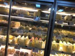 面包甜点陈列柜-凯司令西点房(虹桥路站店)