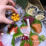 下午不到六点去的餐厅，人已经很多了，还有好多被提前预