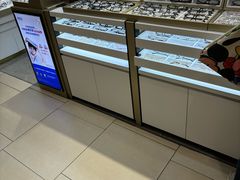 -美式眼镜·授权蔡司.依视路.尼康.豪雅.明月(南翔印象城店)