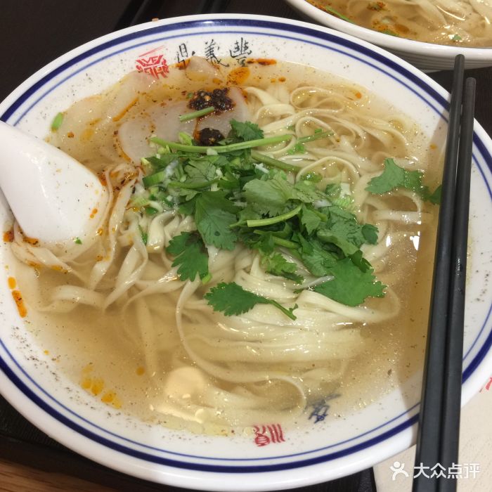 鼎义丰手工牛肉面韭叶拉面图片 - 第2张