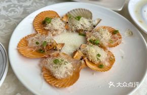Steamed Scallops with Rice Noodles and Garlic