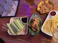 -喜鹊音乐酒馆(西街店)