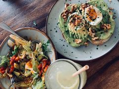 牛油果煮蛋吐司-RAC BAR(安福路店)