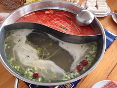 -苗伯妈酸汤火锅
