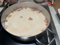 -尚尚仙·酸汤猪手·猪肚鸡火锅(华联万柳购物中心店)