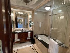 -广州富力丽思卡尔顿酒店