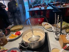 -尚尚仙·酸汤猪手·猪肚鸡火锅(华联万柳购物中心店)