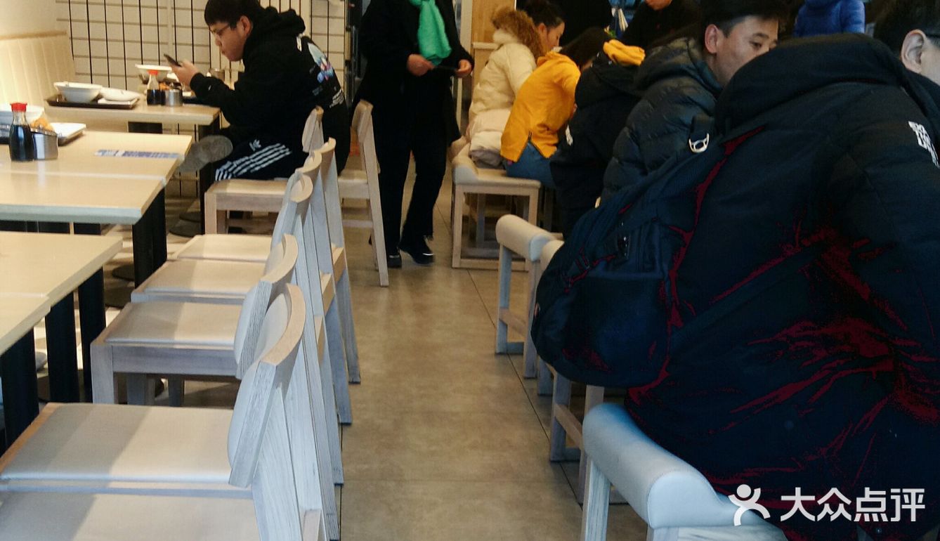 这次尝了下这个桂花糕，2.5元两个。软糯可口，赞