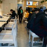这次尝了下这个桂花糕，2.5元两个。软糯可口，赞