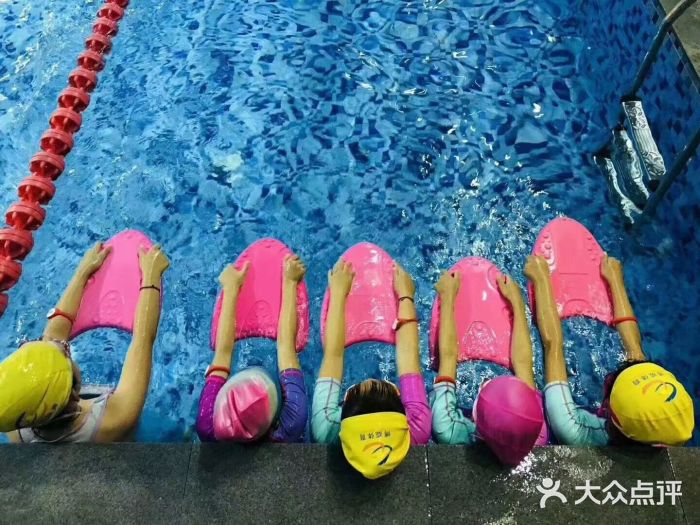 颐正大厦游泳馆图片
