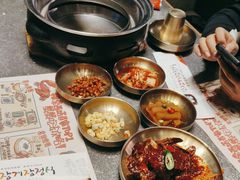 -草家酱蟹炭火烤肉店(珲春南路二店)