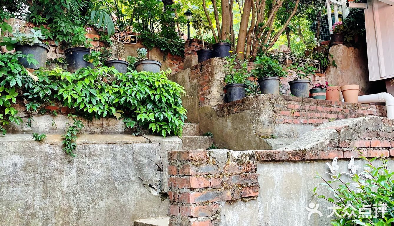 苍山边上这个庄园，有花，有下午茶 