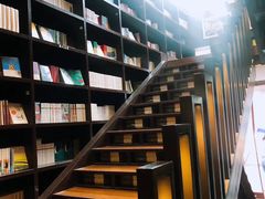 -钟书阁(松江泰晤士小镇店)