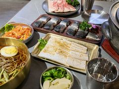 -围炉肉舍•炭烤活鳗•丹东海鲜烤肉(步行街店)