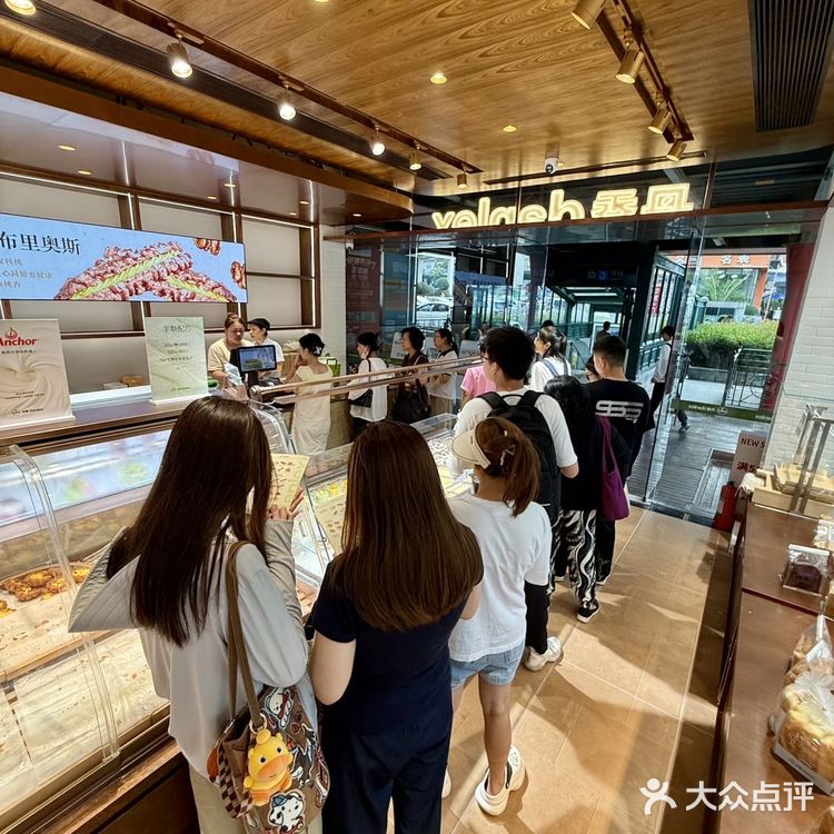 救命！！！从小吃到大的面包店又开新店了！！！