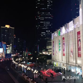 夜景确实美，来上海必走徐汇天桥拍夜景