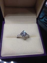 -威德钻石-克拉钻大本营(南京东路店)