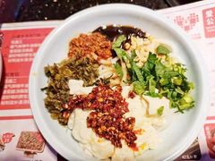 豆花米线-热火朝天鲜切牛肉火锅(南强街巷店)