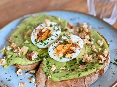 牛油果煮蛋吐司-RAC BAR(安福路店)