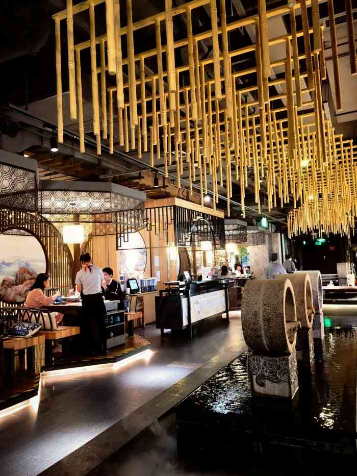 凑凑火锅茶憩(郑州永威木色店)-"[薄荷]环境:永威木色商场里,环境很好