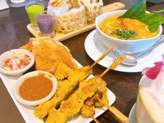 -Chom Cafe and Restaurant