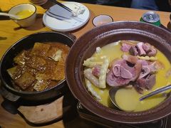 -帅巴人舅母子腊蹄民俗村