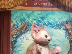 -小镇影院迪士尼小熊Duffy与他的朋友合影地