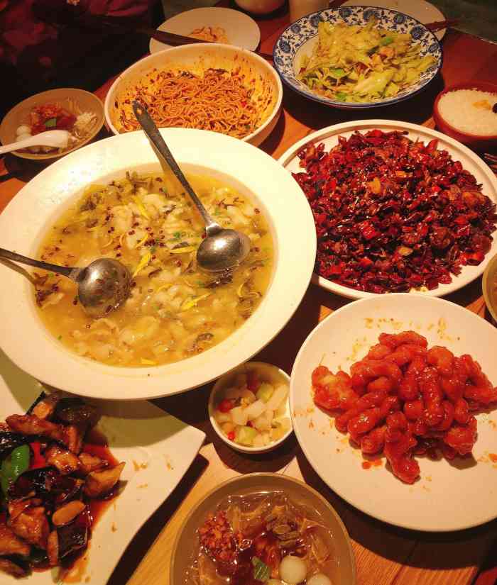 茅庐印象(环西店)-"济宁还算正宗的川菜馆,他的豆花鱼好吃,嫩.