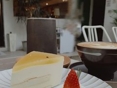 百香果芝士蛋糕-彳亍咖啡·这里(水湾路店)