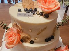 邂逅鲜花双层蛋糕-艾加柒克蛋糕茶歇甜品台(春熙路店)