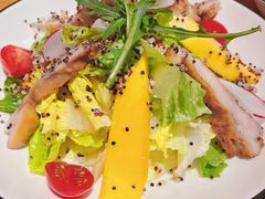 芒果烤鸡藜麦沙拉-MR.ROCKY洛奇先生RESTAURANT&BAR(宝安壹方城店)