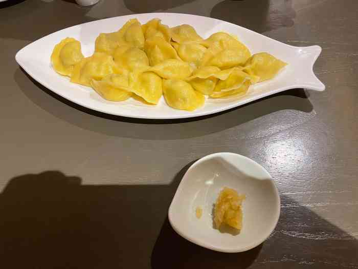 船歌鱼水饺(瞿塘峡路店"鲅鱼水饺很好吃,特色菜炸茄子条也很好.