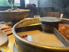 三味锅（菌汤+骨汤+牛油辣）-巴奴毛肚火锅(广益哥伦布店)