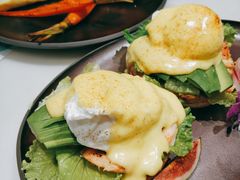 牛油果大虾班尼迪蛋-théATRE茶聚场·餐厅(环球金融中心店)