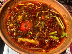 昆明寻甸酸菜牛肉火锅-云边嬢嬢·云南野料现摏火锅