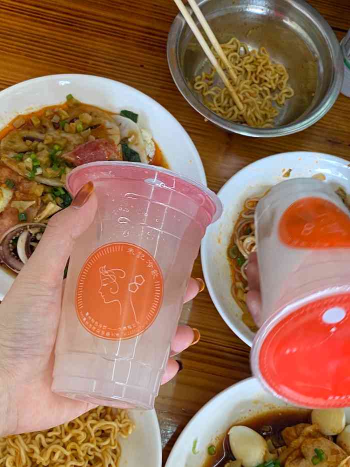 朱记冷饮-水晶糕女孩-"如果是外地来旅游 建议就住到这个附近 因.
