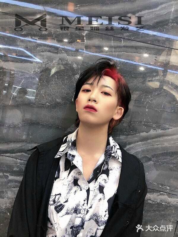真想揍她，竟然比我还酷[得意]