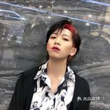 真想揍她，竟然比我还酷[得意]