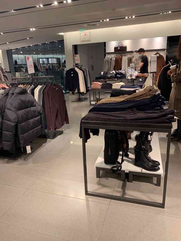 zara(成都远洋太古里店)-"上次去成都的时候热到中暑,在太古里逛了一.